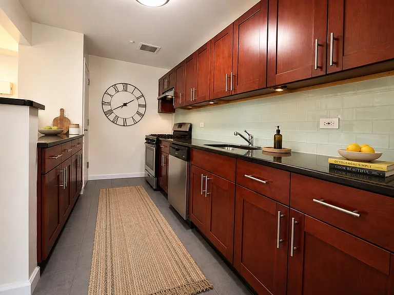 4469 Broadway #301 — Photo 2