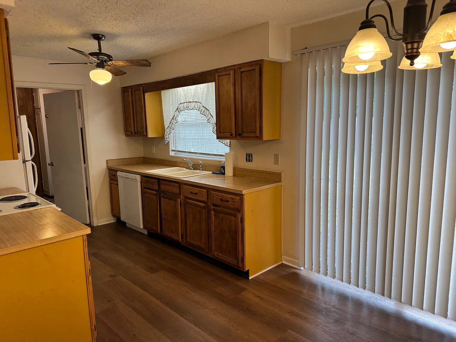 4 bed, 1322 sqft, $1,550 — Photo 3
