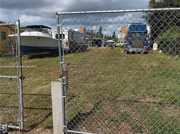 8th Stree Northwest NW #8, Homestead, FL 33034