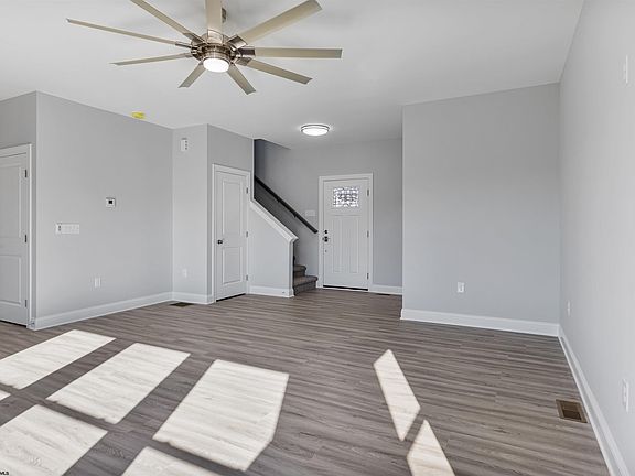 5th image of 101 Ida Marie Dr