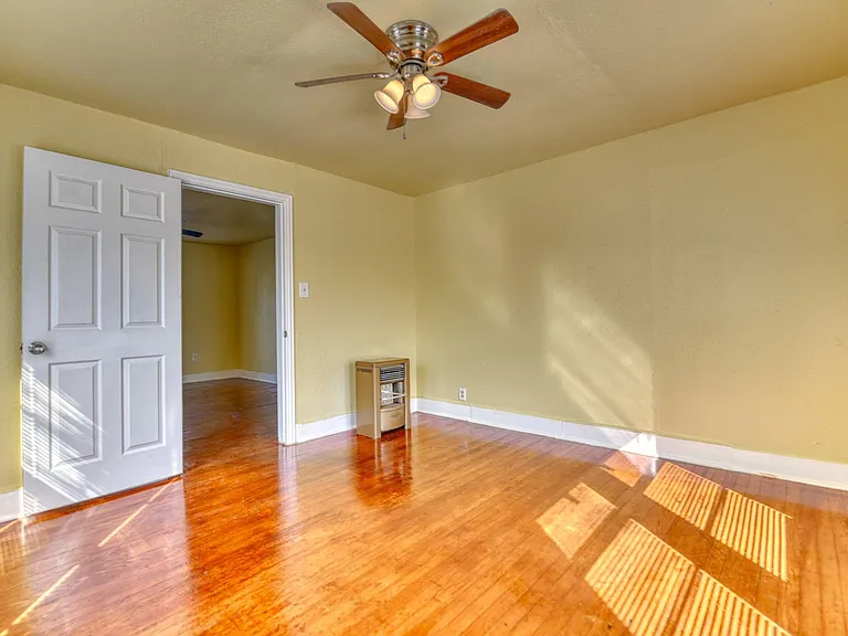 1559 Vermont Ave — Photo 7