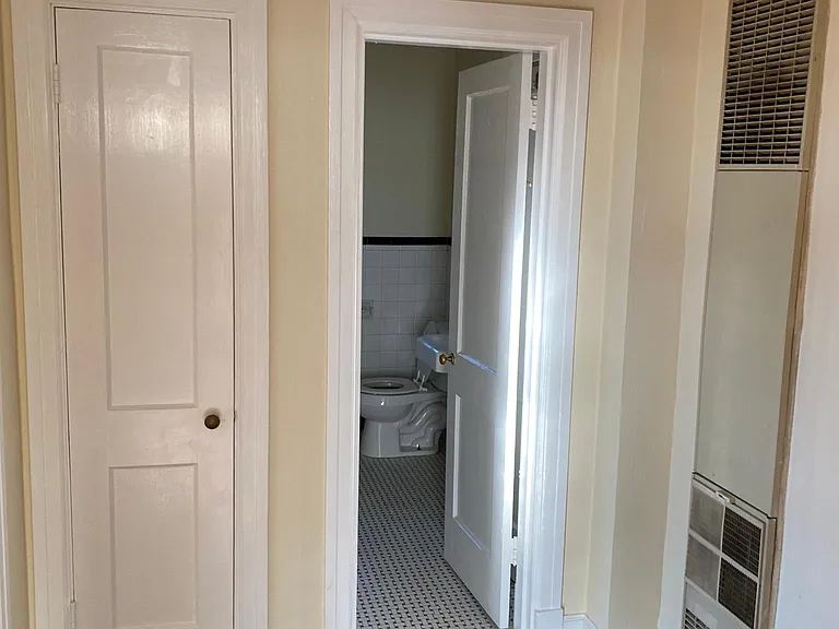 29 Van Heuval St — Photo 8
