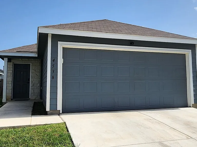 4538 Zoe Pass — Photo 1