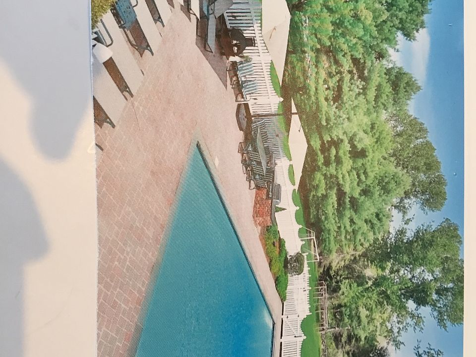 1st image of 4 Henkers Farm Ln