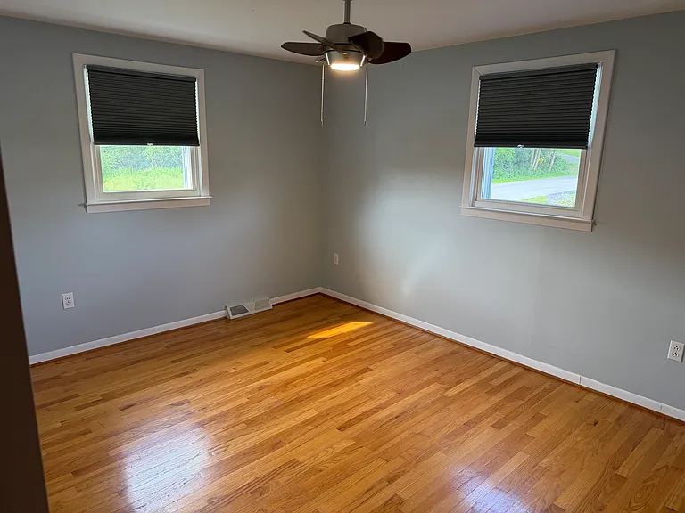 68 Regal Pl #8 — Photo 12