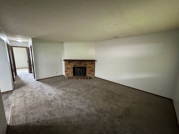 1025 E St #306