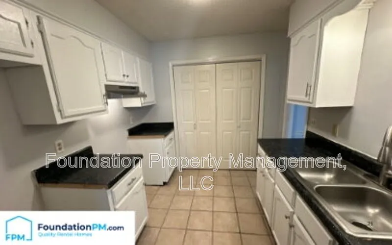 2 bed, 2.0 bath, 1318 sqft, $1,395 — Photo 3