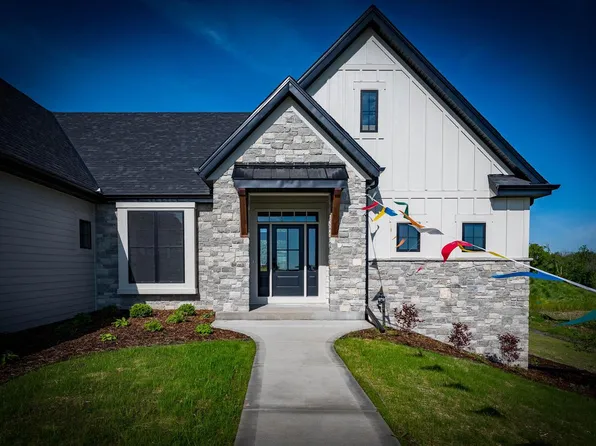 4028 Hawthorn Farm COURT, Delafield, WI 53018