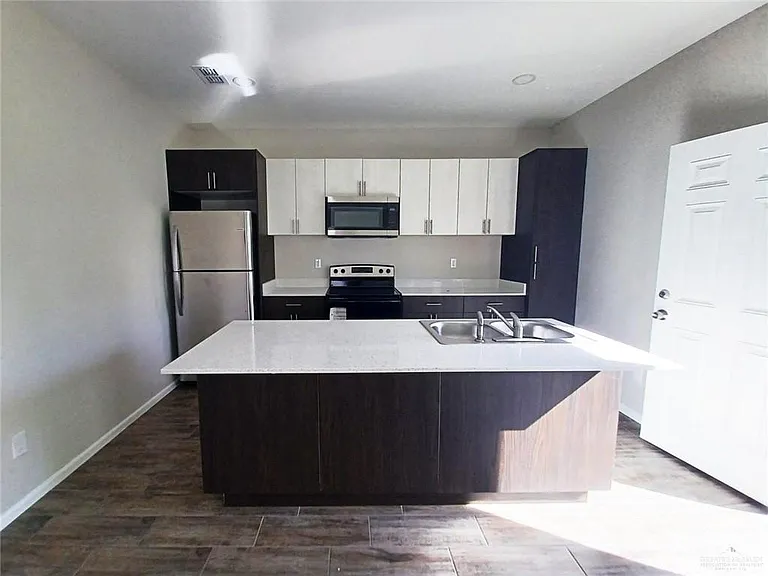 907 E Starr St #D — Photo 7