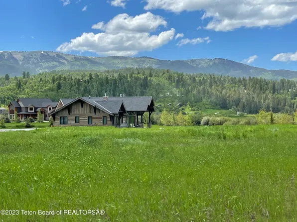 18 Willow Lake Cir, Alpine, WY 83128