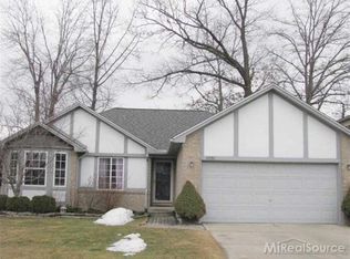 46880 Oak Pointe Dr, Macomb, MI
