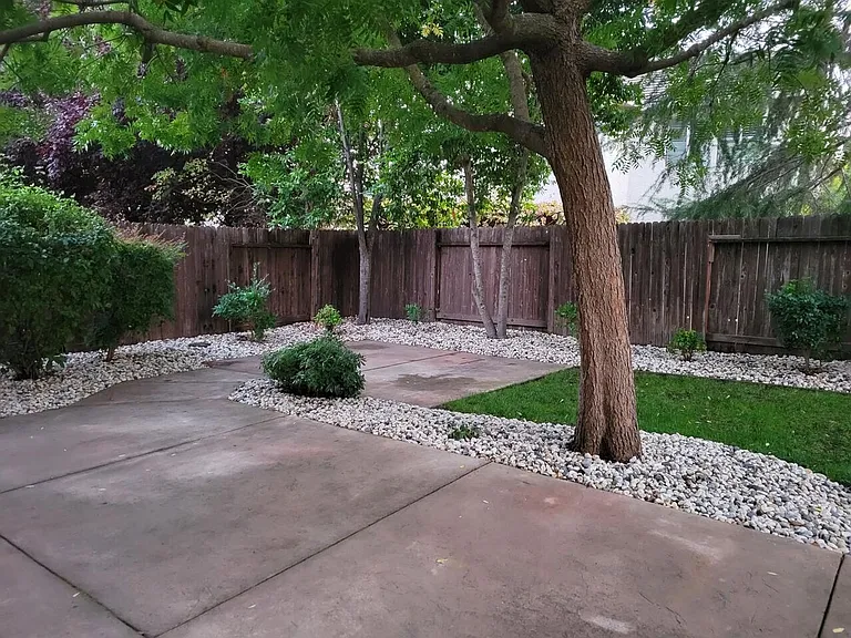 1940 Terracina Cir — Photo 26