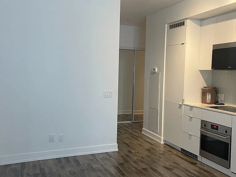 7 Grenville St #811 — Photo 11