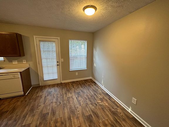 3rd image of 2434 Willowbrook Dr APT C