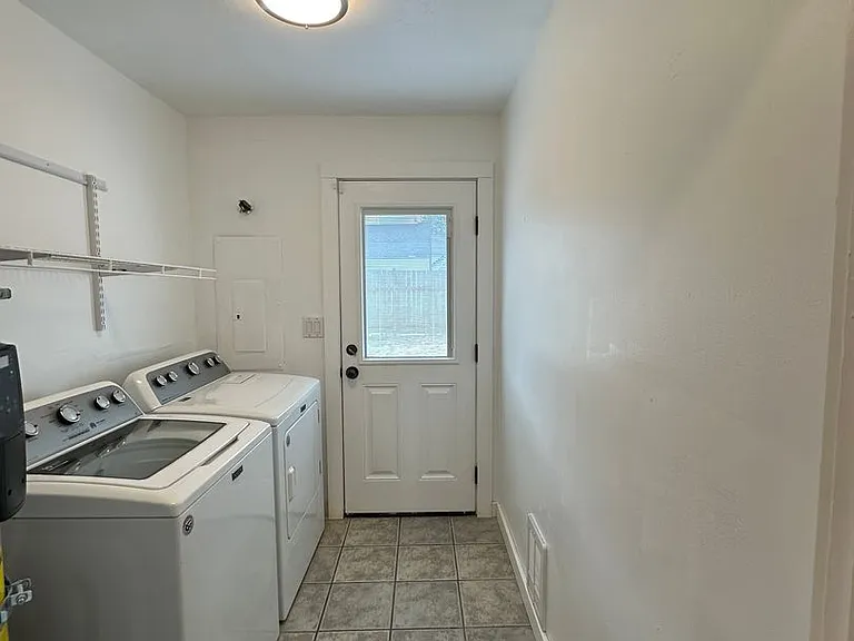 1816 Rockefeller Ave — Photo 6