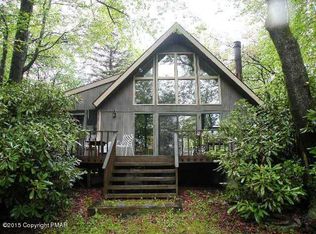 1149 W Emerald Lake Dr, Long Pond, PA 18334