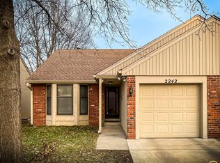 2242 SW Westport Pl, Topeka, KS 66614