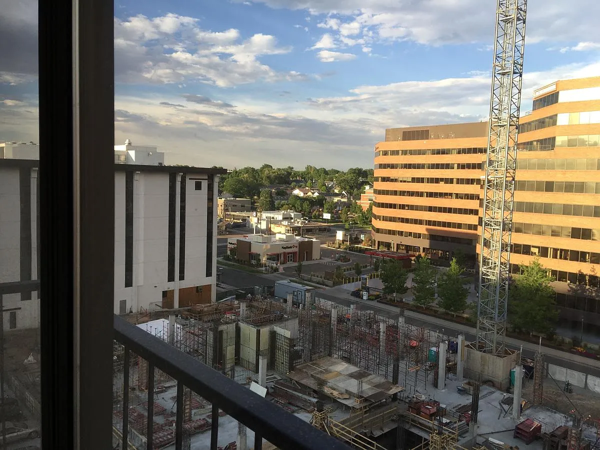 1 bed, 800 sqft, $1,300 — Photo 2