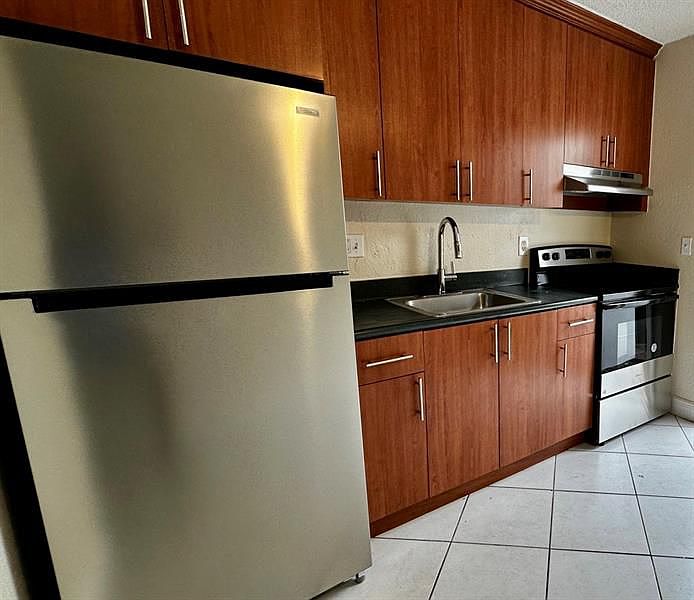 1st image of 4061 N Dixie Hwy APT 8