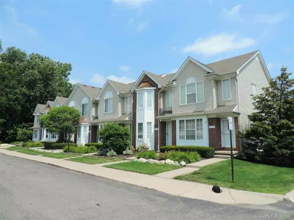 35149 Woodbury Dr, New Baltimore, MI 48047