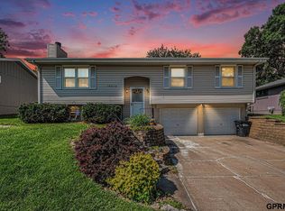 10323 V St, Omaha, NE 68127