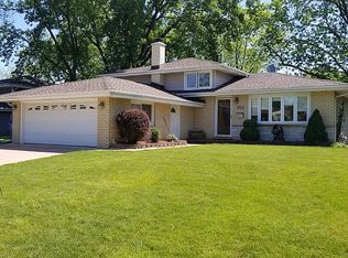 8723 S 85th Ct, Hickory Hills, IL 60457