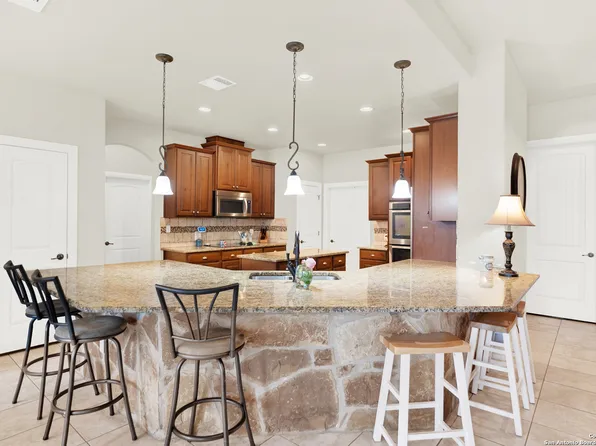 177 Champions Blvd, La Vernia, TX 78121