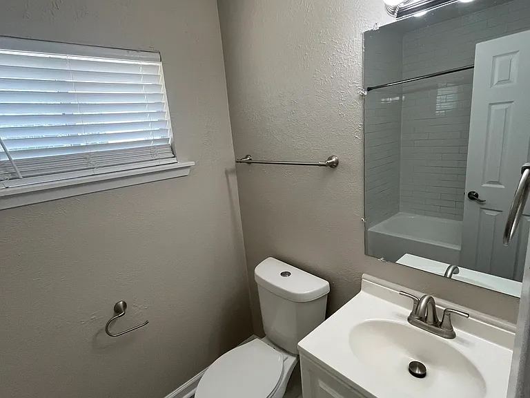 2301 Proctor St — Photo 9