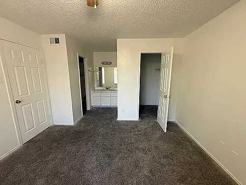 Villa Nueva Apartments — Photo 18