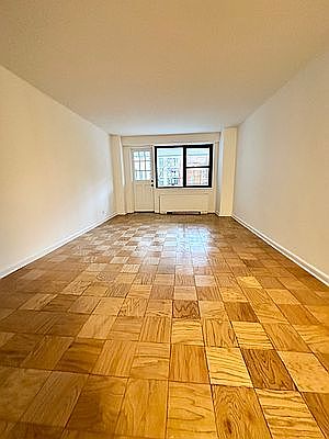 3rd image of 305 E 86th St APT 3BW