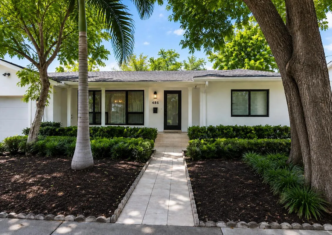 3 bed, 3.0 bath, 1673 sqft, $10,000 — Photo 1