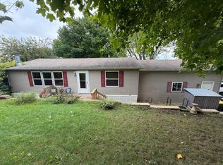 38 Apple Hill Dr, Blue Mounds, WI 53517