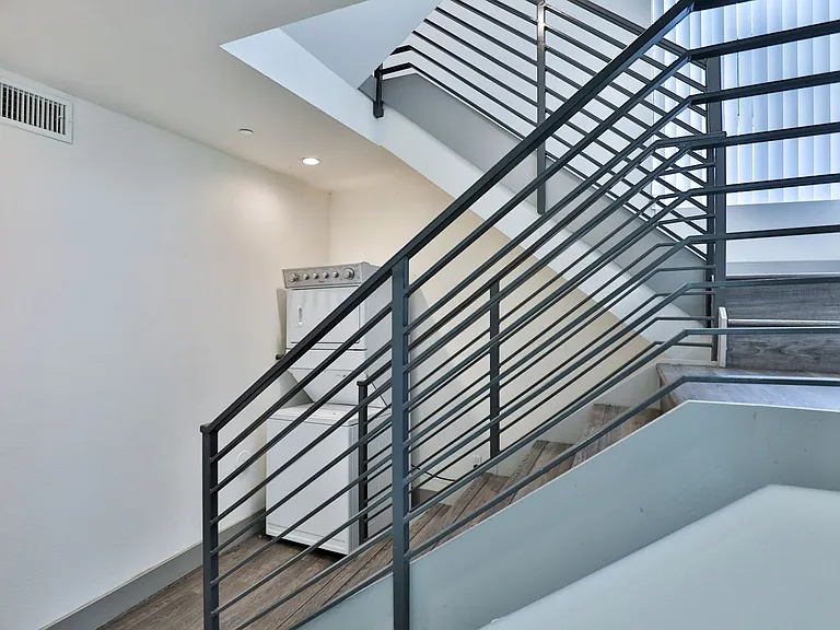 1208 W 25th St — Photo 70
