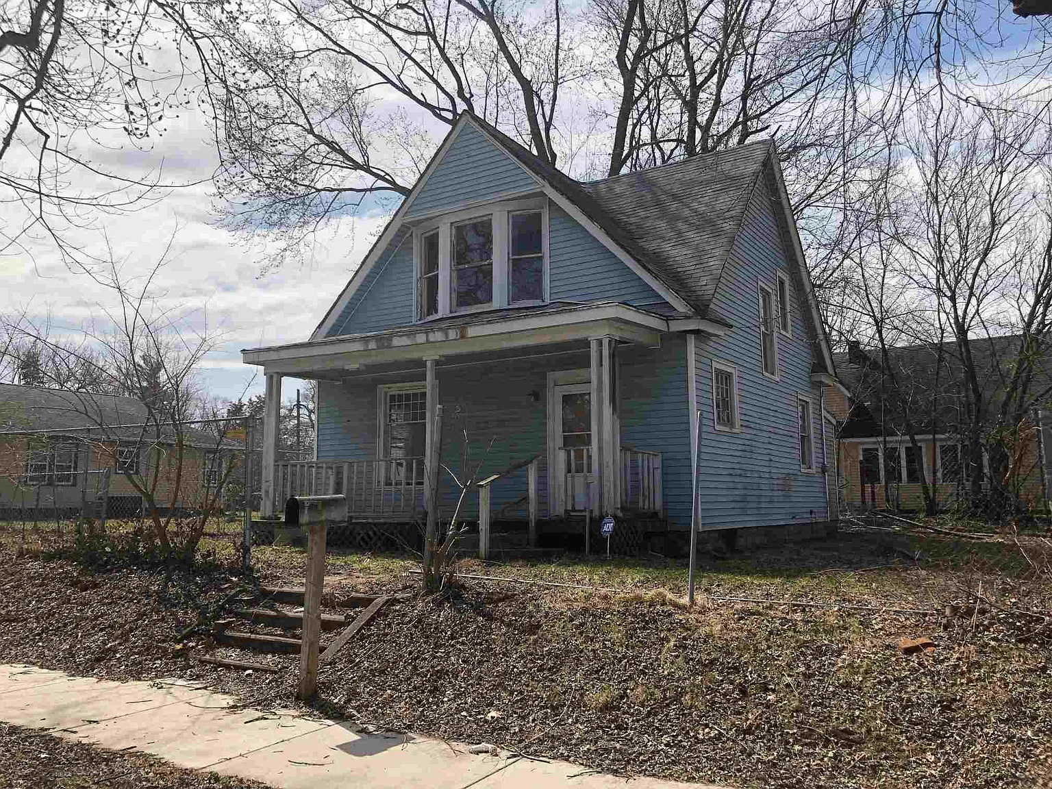 1701 Leer St photo 1