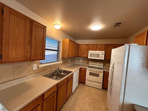4th image of 2601 Hidden Hill Dr