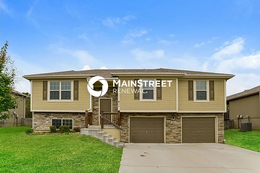 411 Golfview Dr — Photo 1