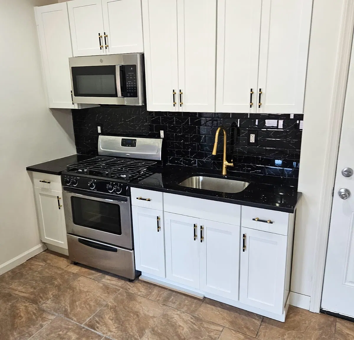 3 bed, 1100 sqft, $1,800 — Photo 4