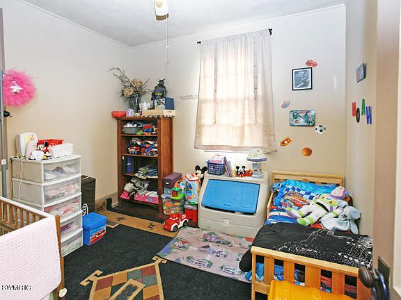 4th image of 223 Park St