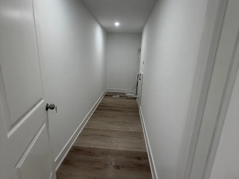 1612 Capri Cres #LOWER — Photo 12