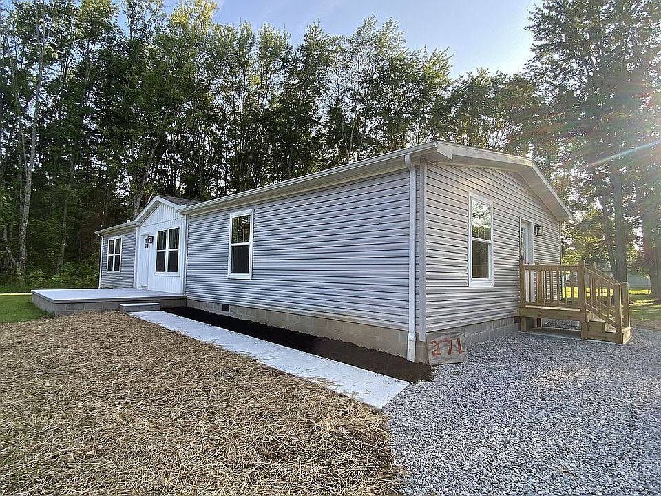 Front view, spacious porch