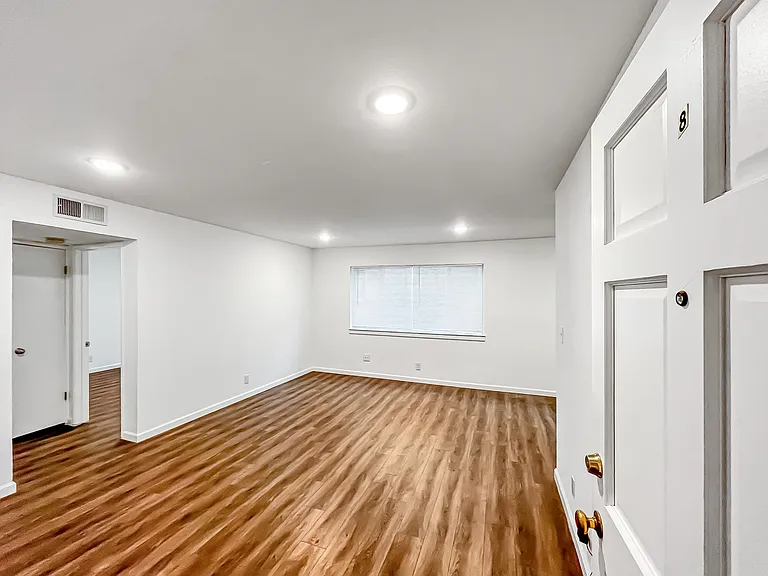 1644 Oxford St #8 — Photo 6
