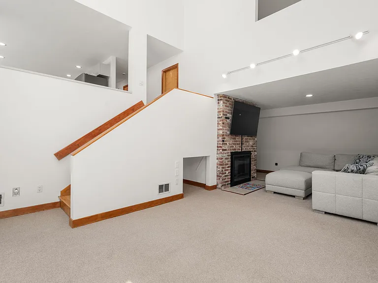 7 Larch Rd — Photo 9