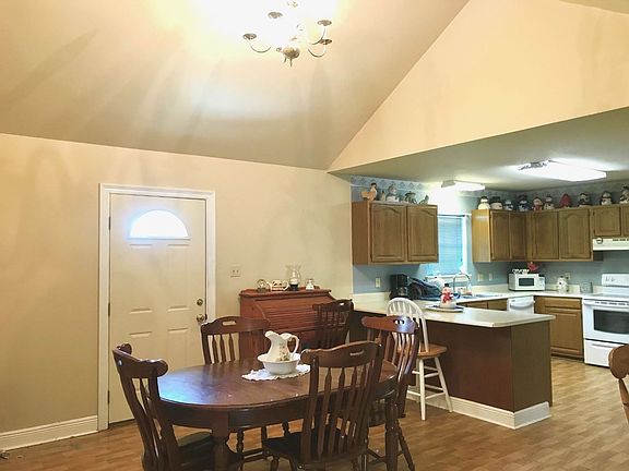 4th image of 308 Lancaster Dr