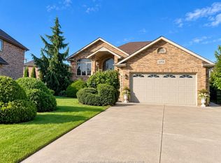 1058 Nova Dr, Windsor, ON N9G2S7