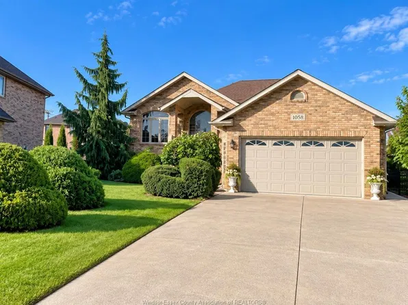 1058 Nova Dr, Windsor, ON N9G 2S7