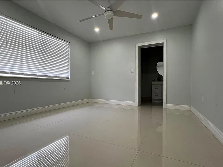 6550 SW 8th St — Photo 25