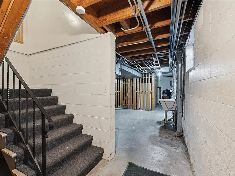 4021 Hillandale — Photo 30