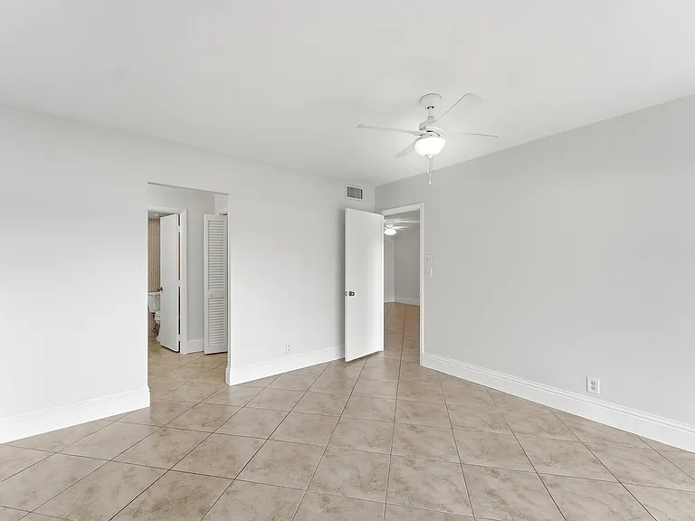 1427 E Hillsboro Blvd #123 — Photo 16