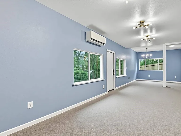 31 Paradise Loop — Photo 2