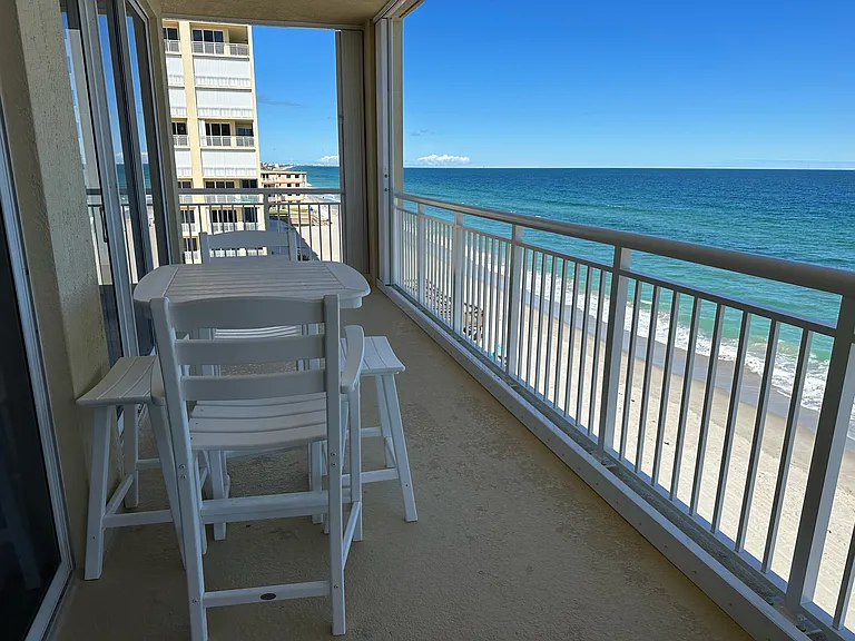 Balcony
looking north